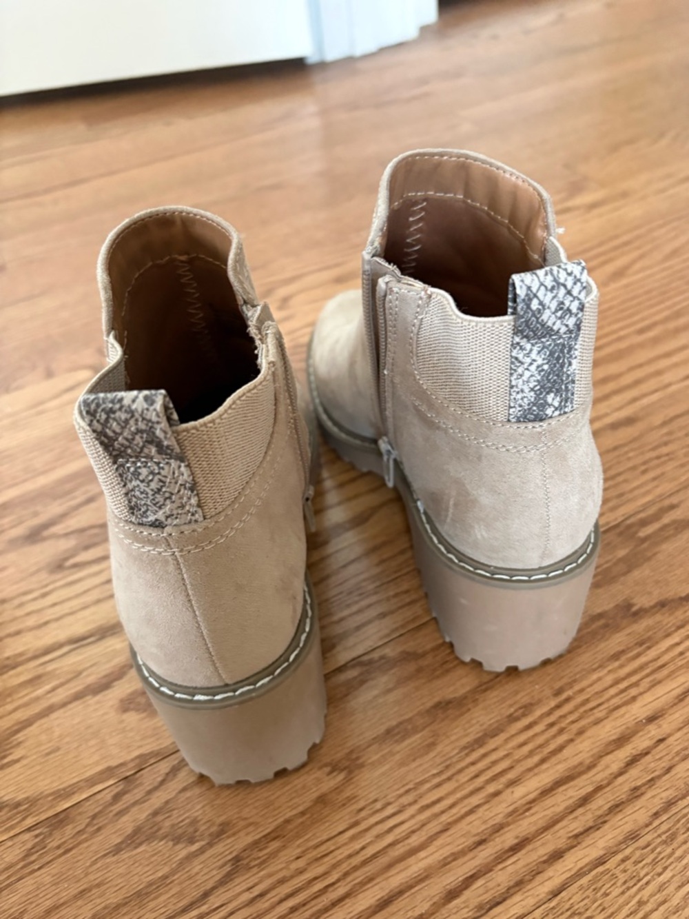 Boots - Picture 4 of 8